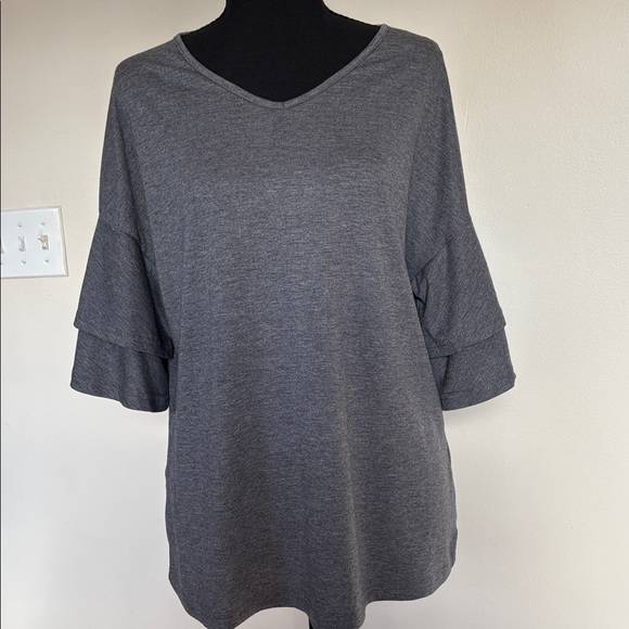 Women's Gray V-Neck Layered Sleeve Top - Picture 4 of 8